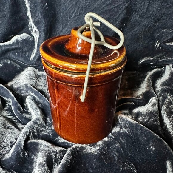 Vintage Glazed Stoneware Cheese Crock with Metal Lock Lid in Brown from 1970s - Picture 4 of 16